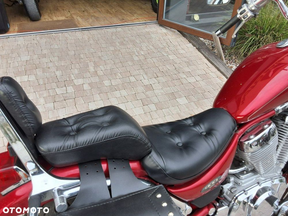 Suzuki Intruder - 22