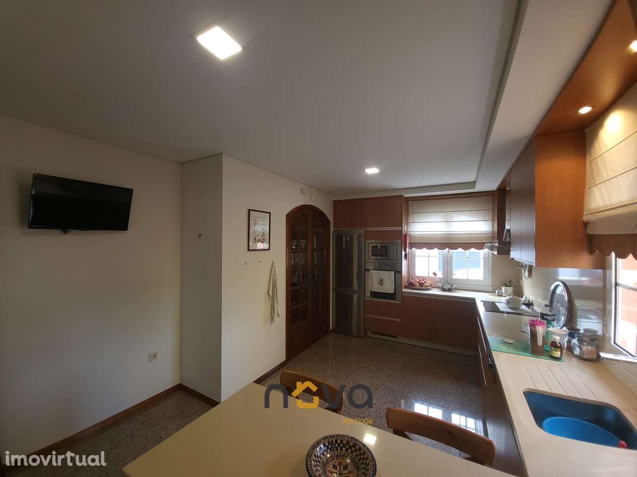 Moradia T4+2 de quatro frentes, próxima da zona balnear - Grande imagem: 3/43