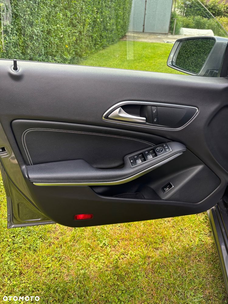 Mercedes-Benz CLA 180 7G-DCT - 11