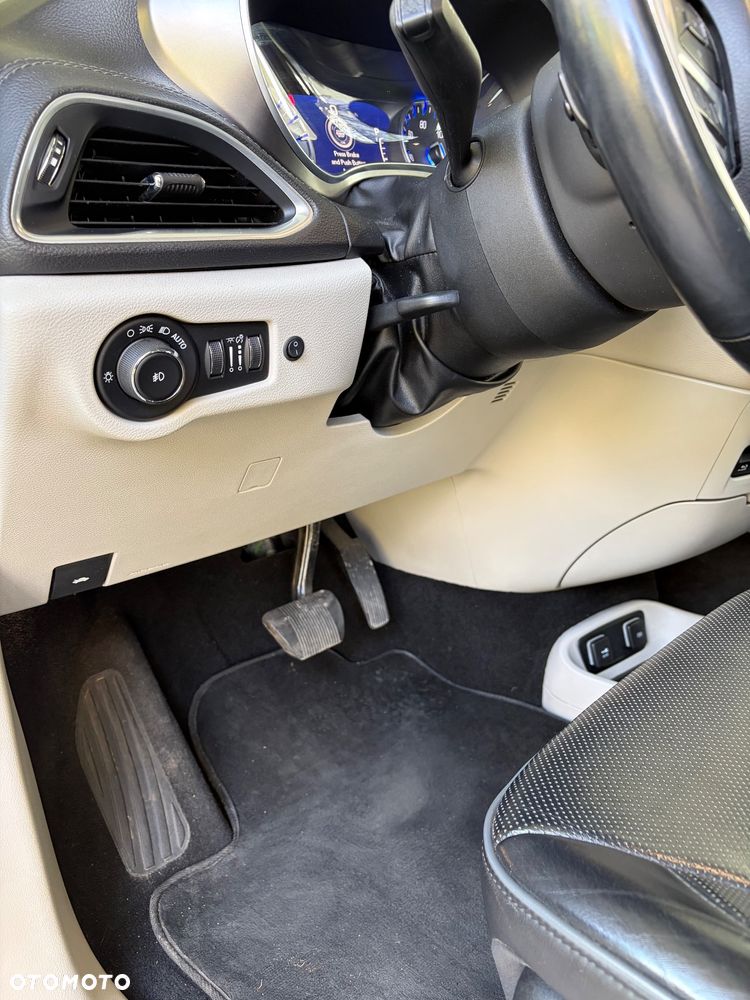 Chrysler Pacifica - 38