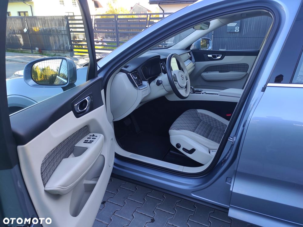 Volvo XC 60 B4 D AWD Momentum Pro - 14