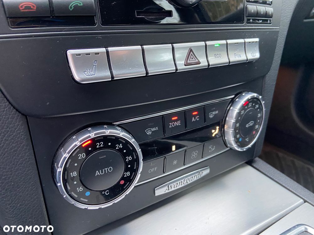 Mercedes-Benz Klasa C 220 CDI DPF BlueEFFICIENCY Avantgarde Edition - 23