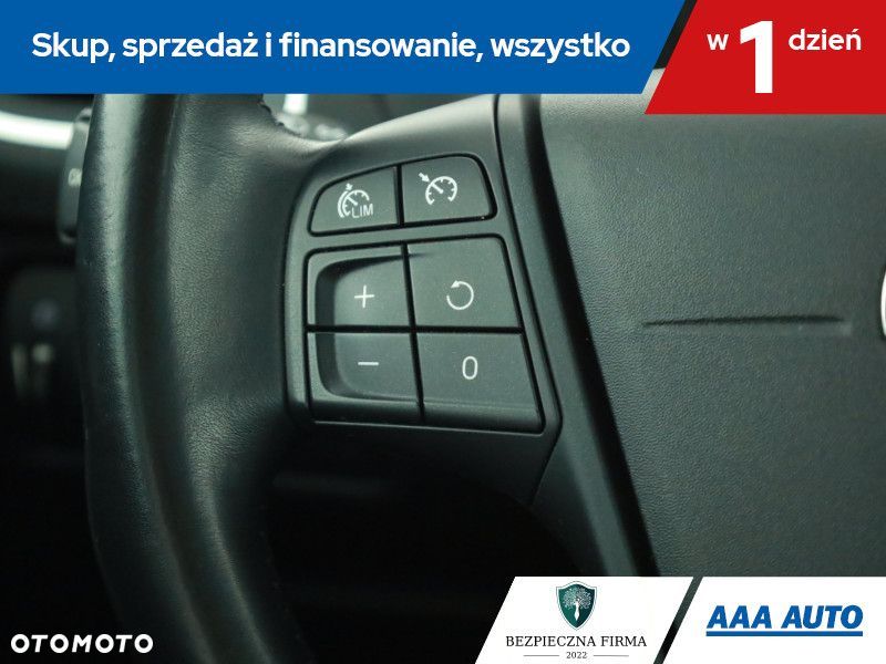Volvo V40 - 18