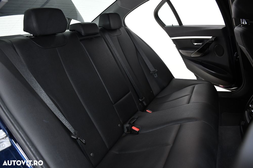 BMW Seria 3 330e iPerformance Sport Line - 14
