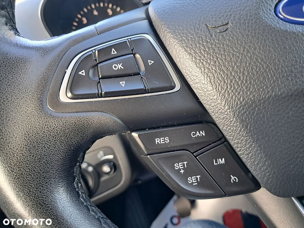 Ford Kuga 1.5 EcoBoost 2x4 Titanium - 18