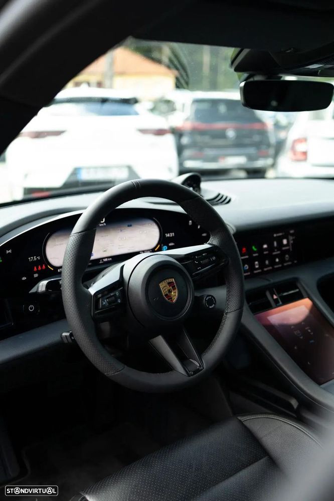 Porsche Taycan - 11