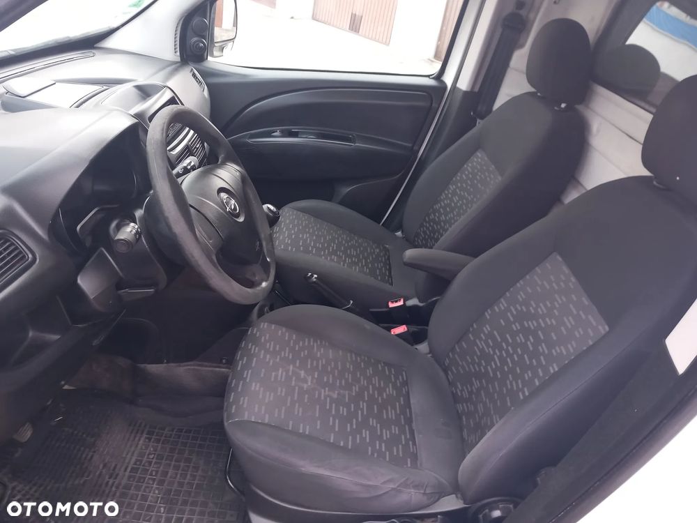 Opel COMBO - 16