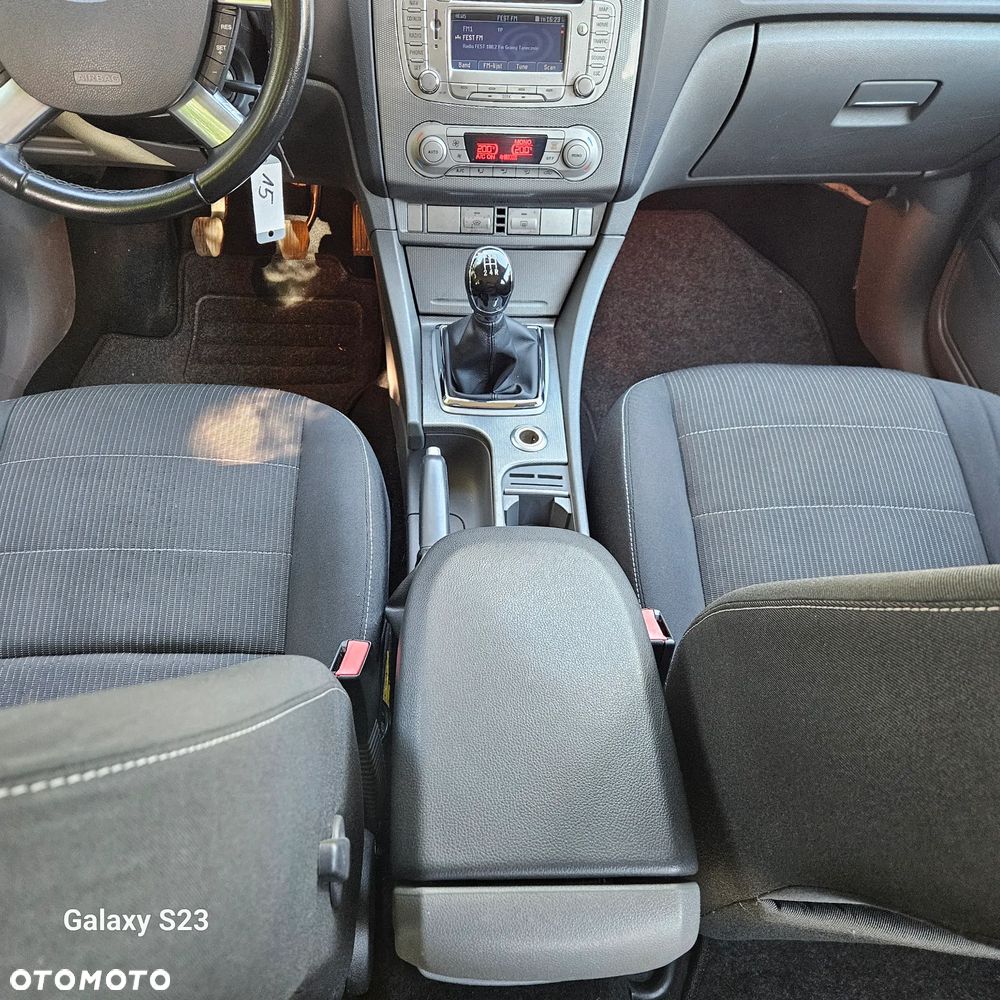 Ford Focus 1.8 Sport - 21