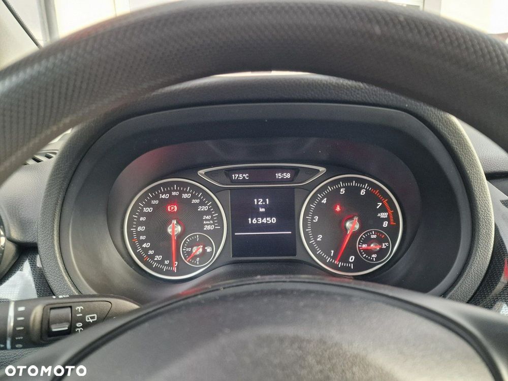 Mercedes-Benz Klasa B 180 Edition - 30