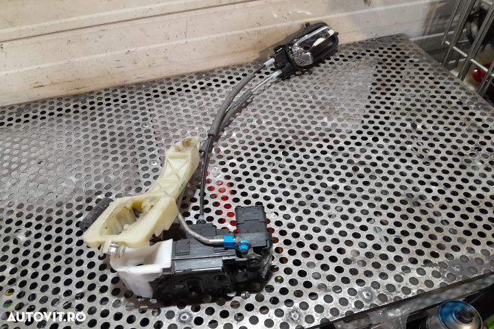 Broasca usa fata dreapta 31320-1J030LR03 31320-1J030LR03 Hyundai i20 - 1