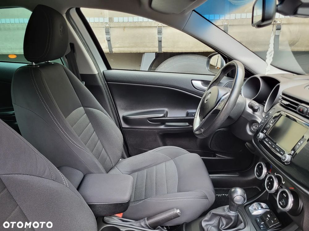 Alfa Romeo Giulietta 1.6 JTDM 16V TCT Super - 33