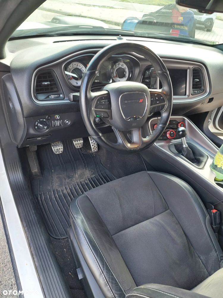 Dodge Challenger - 5