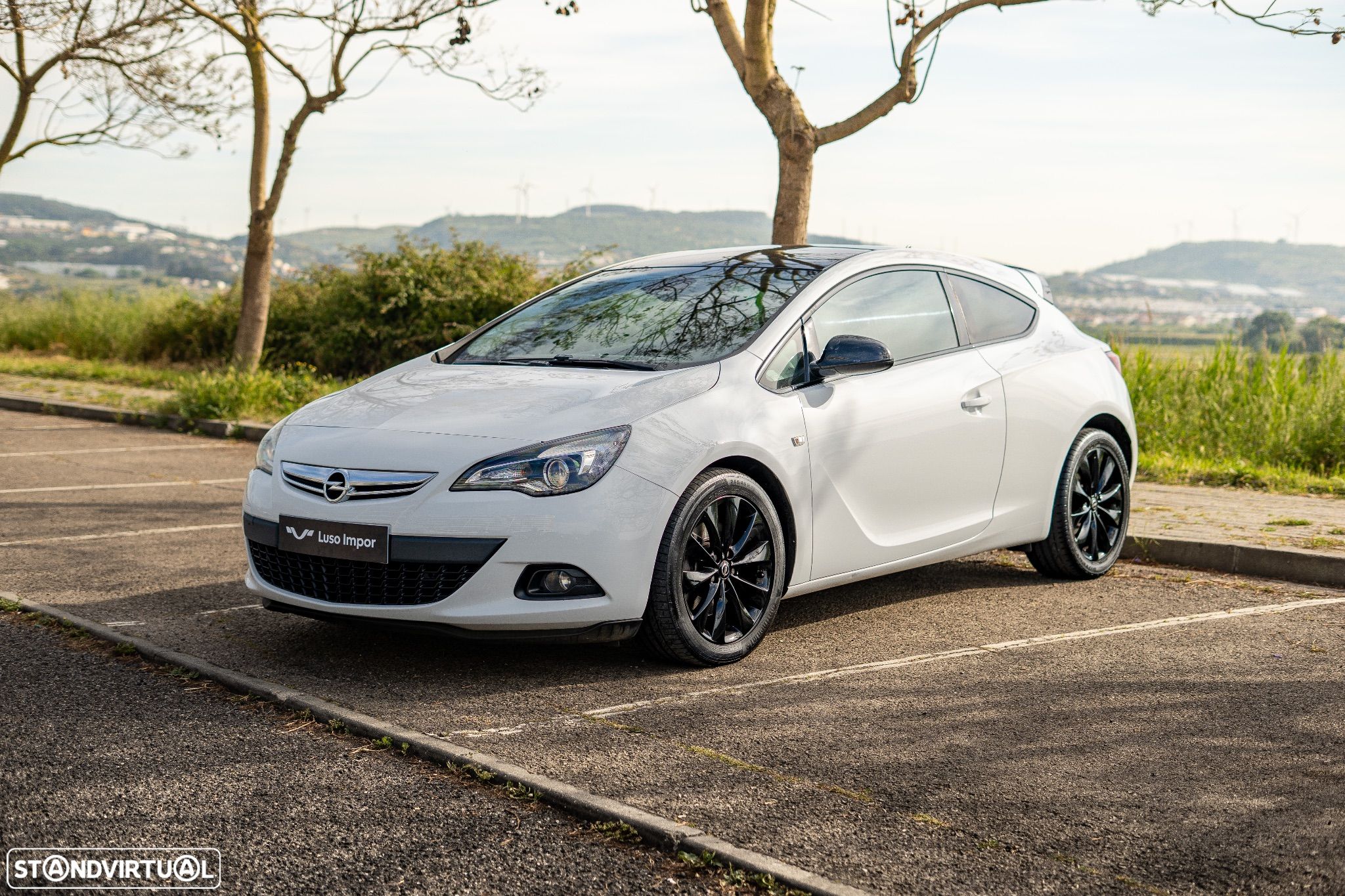 Opel Astra GTC - 1