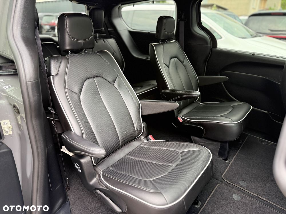 Chrysler Pacifica - 26