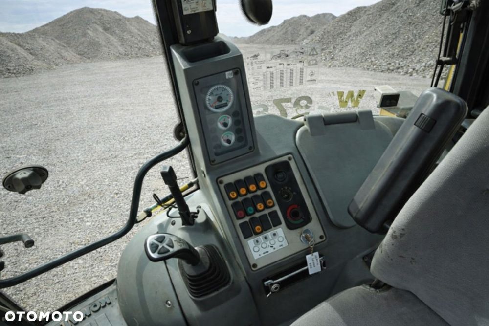 Komatsu WB 97S - 2