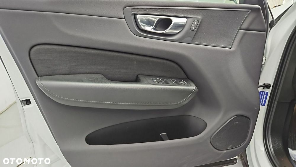 Volvo XC 60 B4 B Momentum Pro - 10