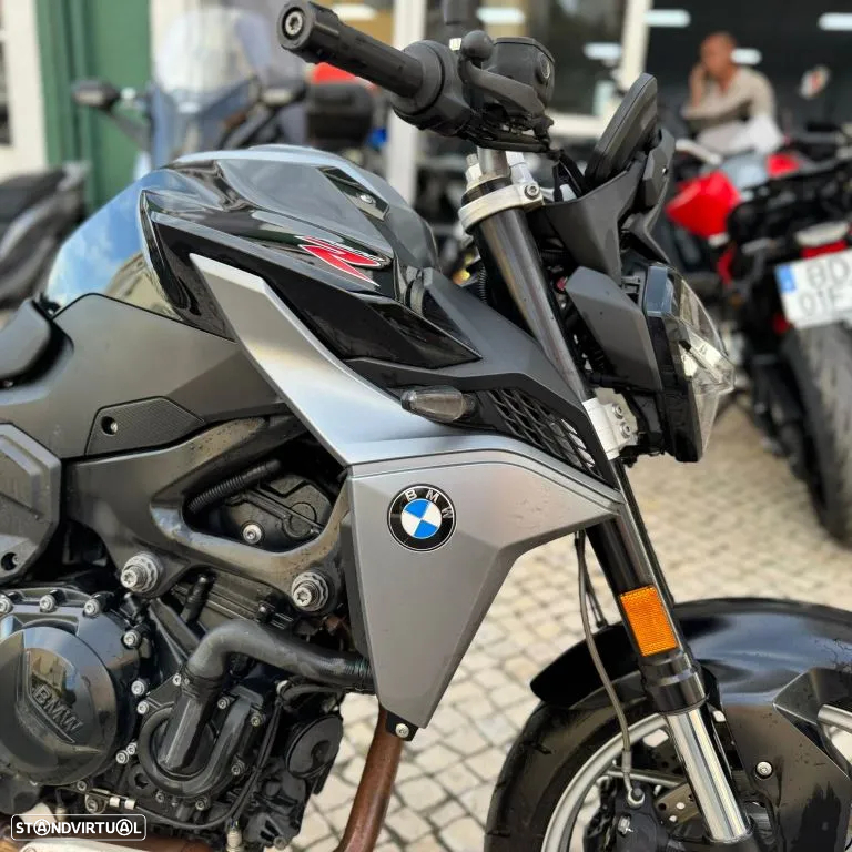 BMW F 900 R - 12