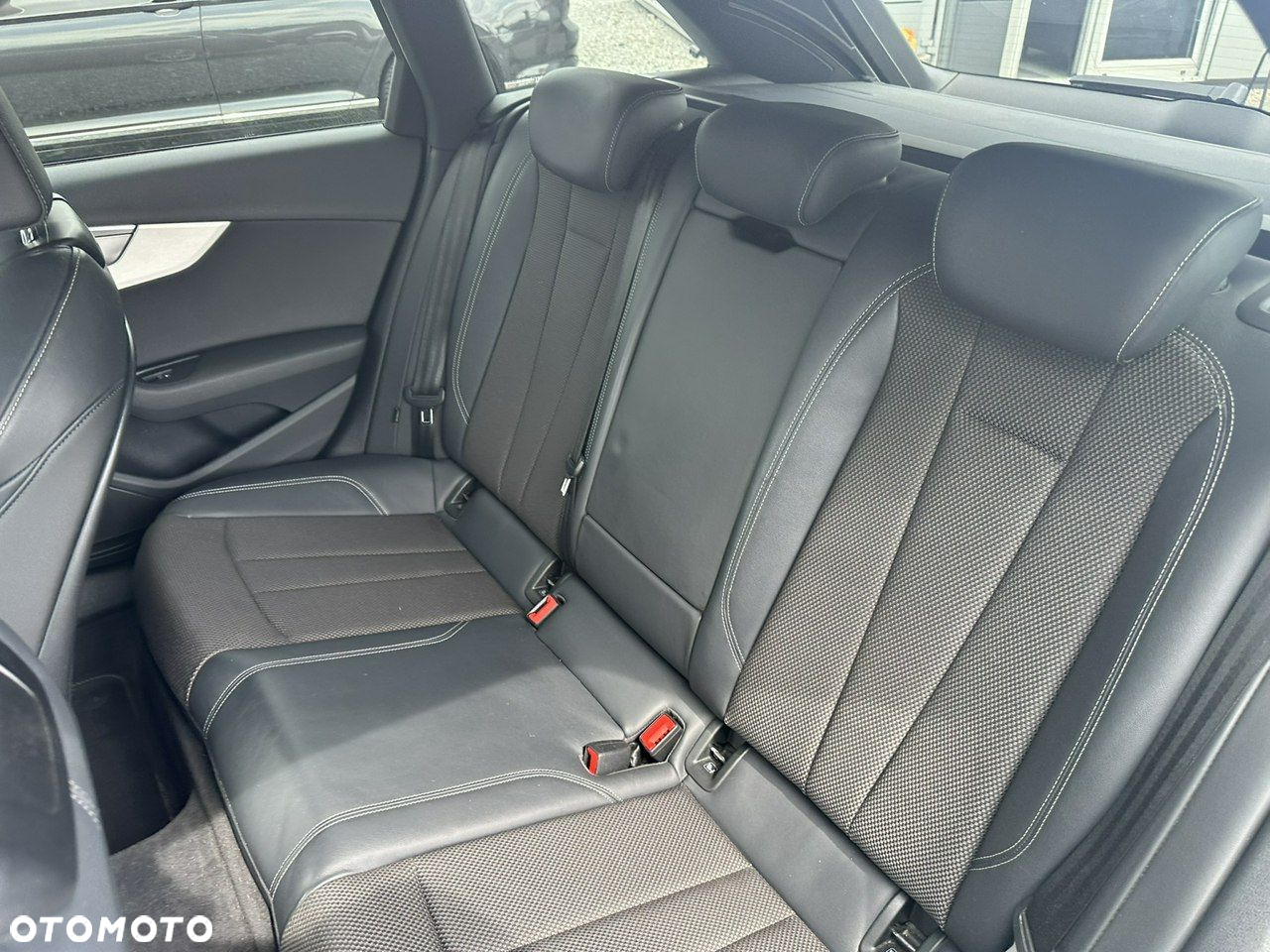 Audi A4 Avant 40 TDI quattro S tronic S line - 29