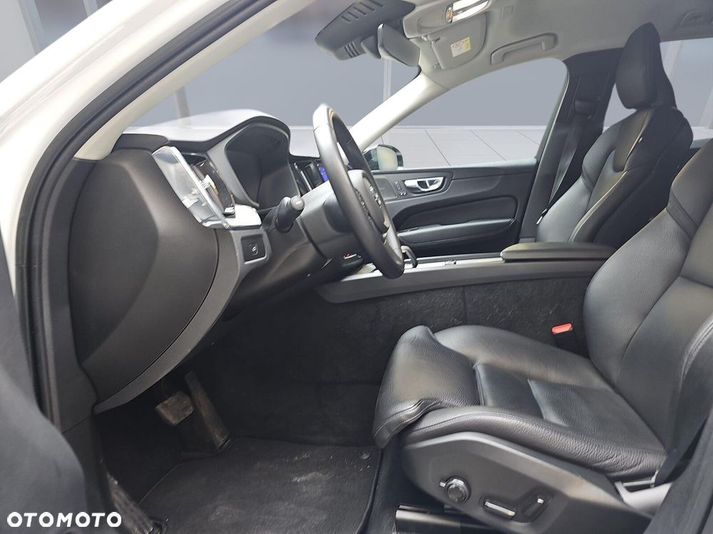 Volvo XC 60 B4 D Plus Dark - 10