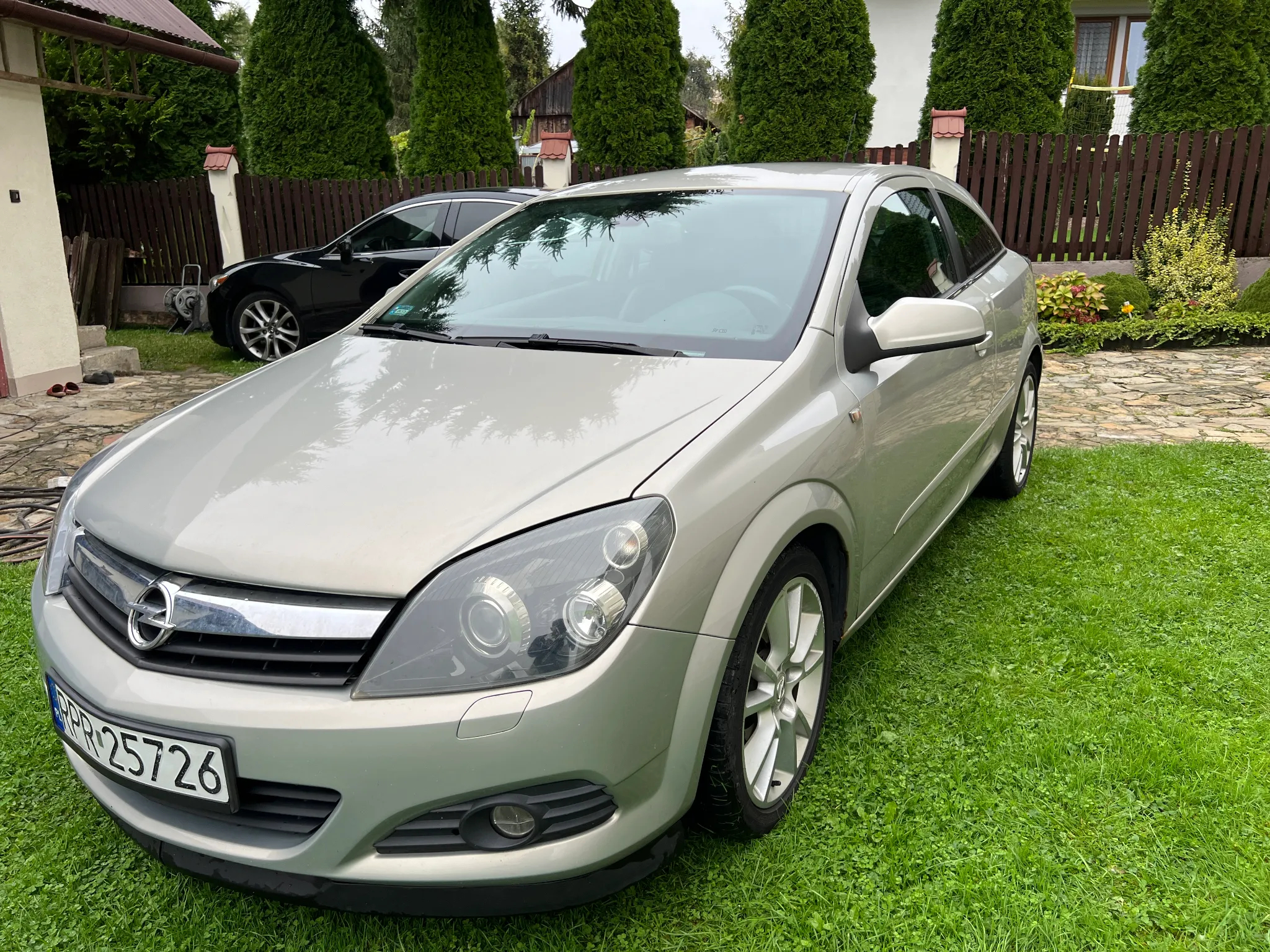 Opel Astra III GTC 1.9 CDTI Cosmo - 3