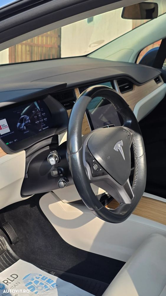 Tesla Model X - 26