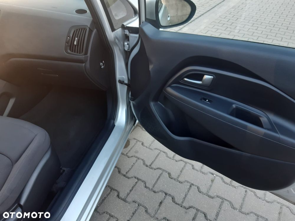 Kia Rio 1.1 CRDI Dream Team Edition - 14