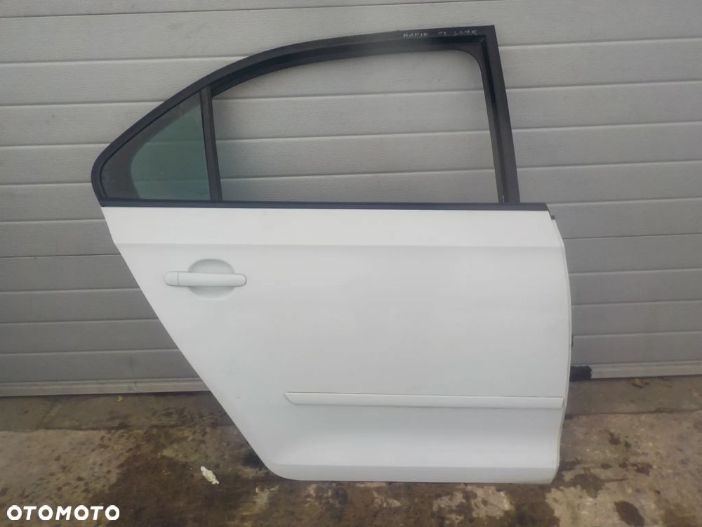 SKODA RAPID DRZWI PRAWY TYŁ LS9R