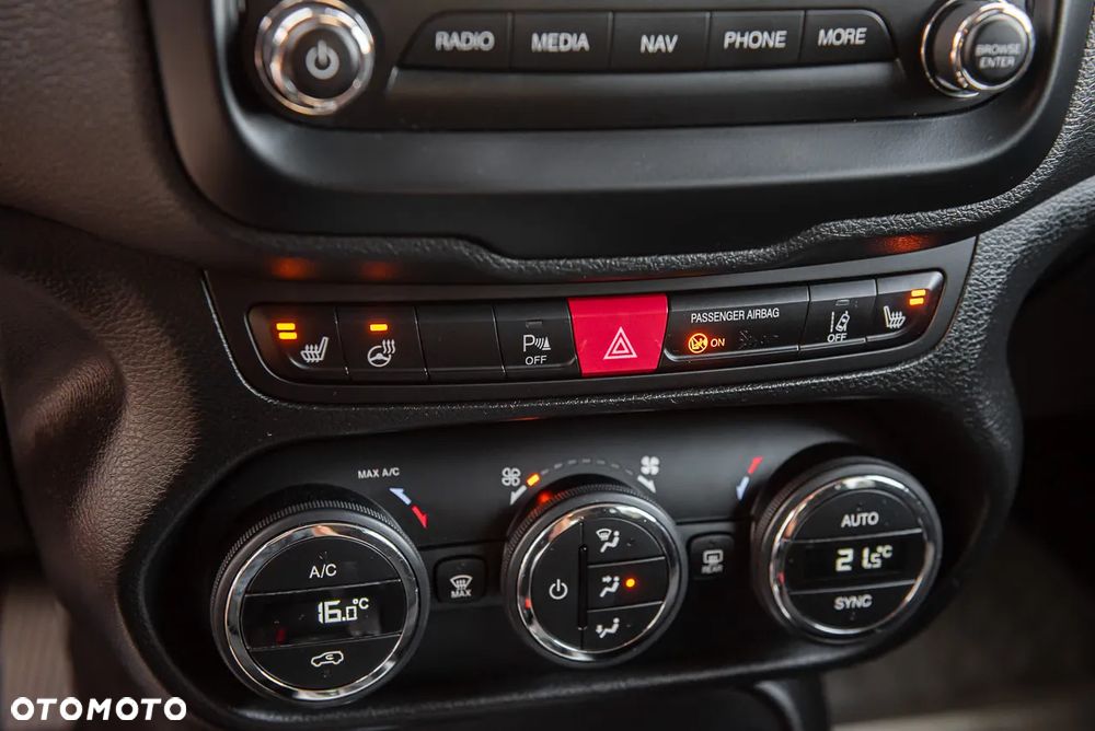 Jeep Renegade 1.4 MultiAir DSG Limited - 24