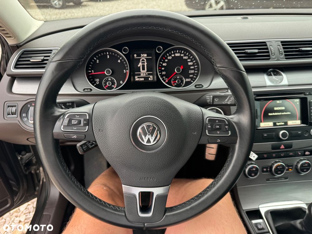 Volkswagen Passat - 36