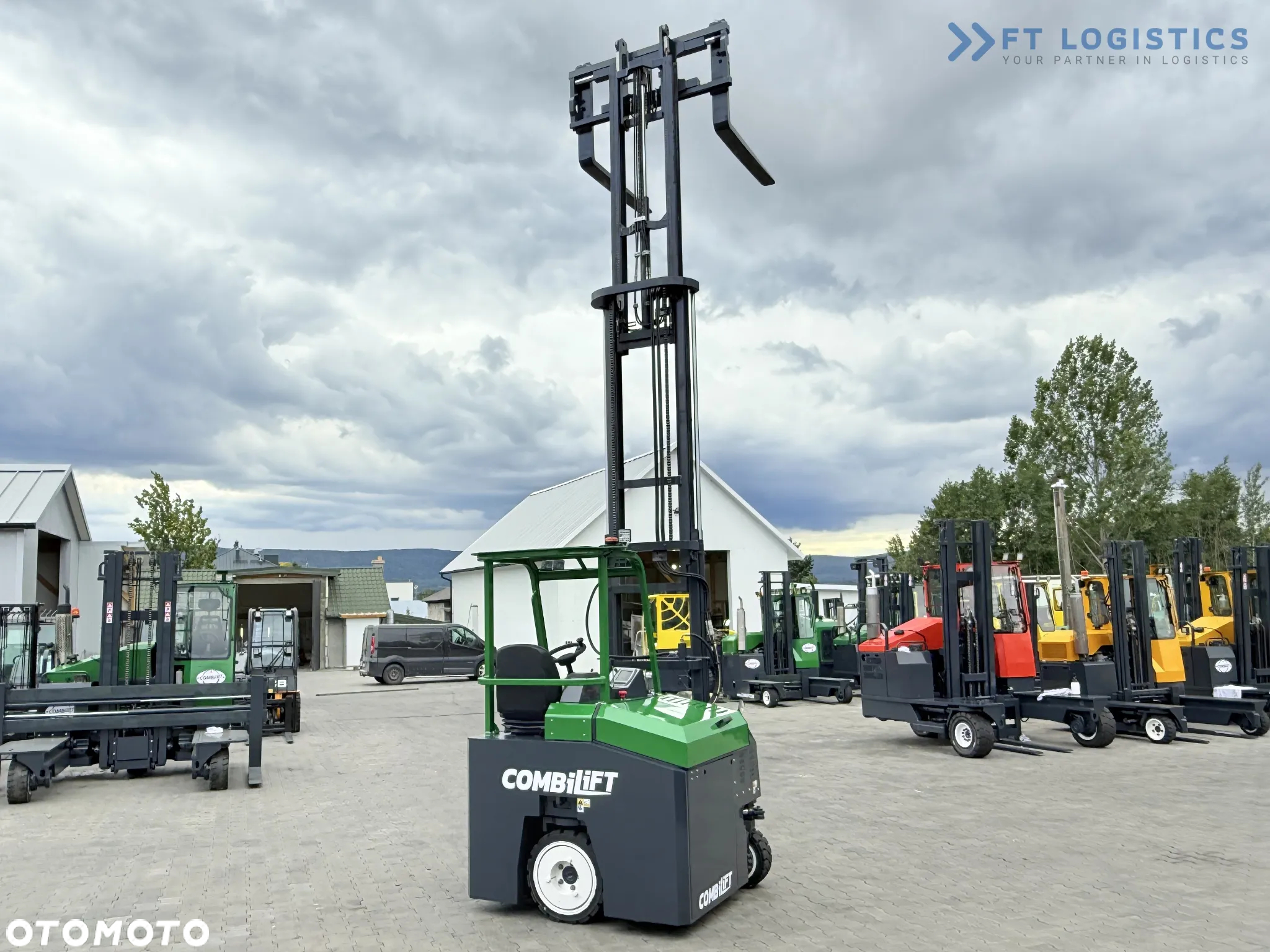 Combilift CBE2500 / TRIPLEX / 5500MM / WOLNY SKOK / NAPĘD ELEKTRYCZNY / JEDYNIE 2300MTH / POZYCJONER / PRZESUW BOCZNY / NOWE OPONY / JAK NOWY / Szeroka oferta wózków czterokierunkowych i bocznych, dopasowanych do różnorodnych potrzeb i zastosowań. - 41