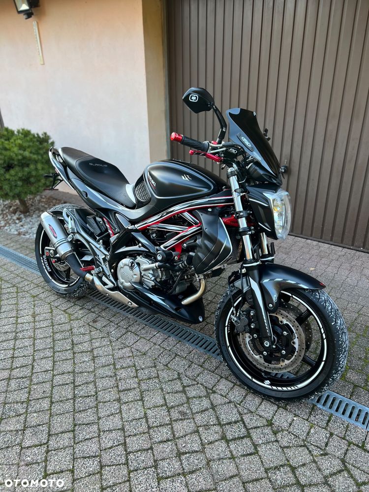 Suzuki Gladius