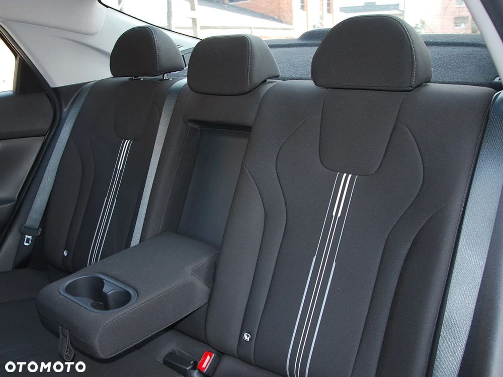 Hyundai Elantra 1.6 Smart - 10