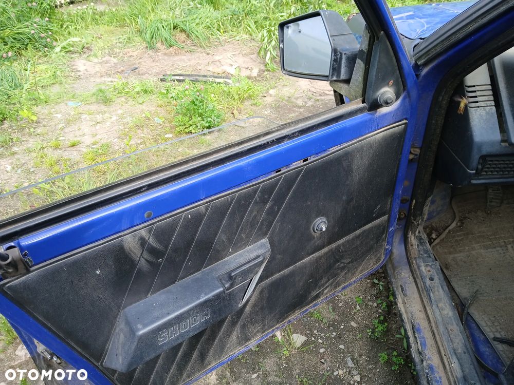 skoda favorit pickup fotel fotele kanapa deska kokpit podsufitka boczek boczki klamka podłokietnik - 3