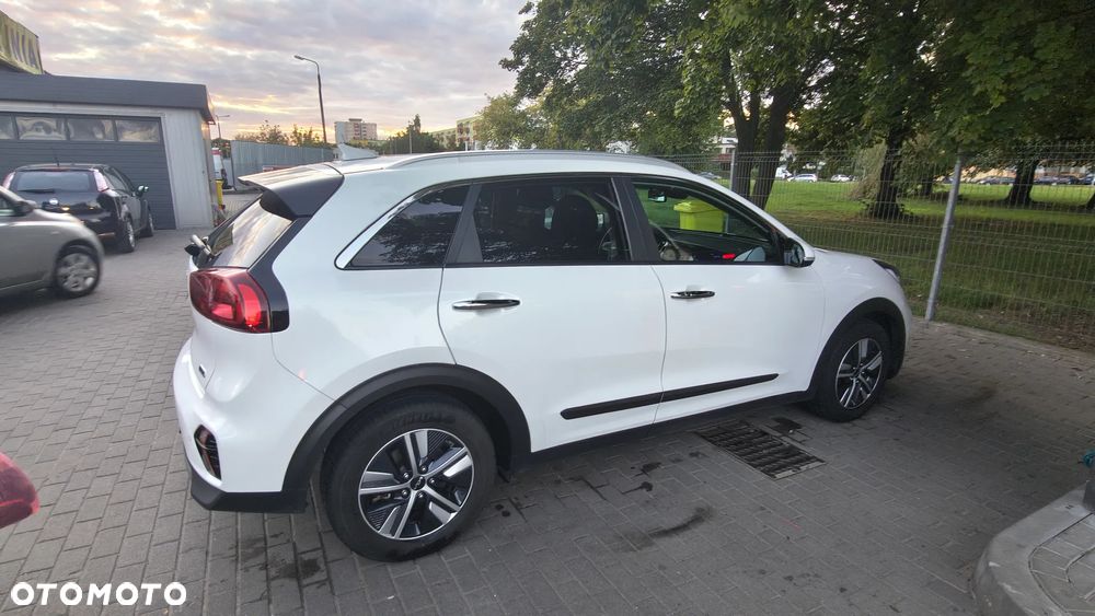 Kia Niro 1.6 GDI Hybrid L Business Line - 2