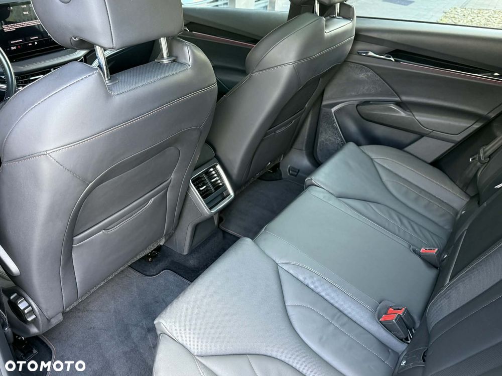 Skoda Enyaq 60 62kWh Founders - 11