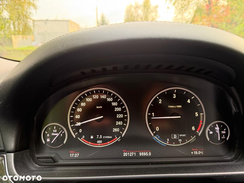 BMW Seria 5 525d xDrive Luxury Line - 17