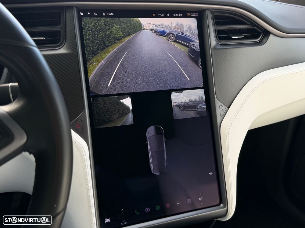 Tesla Model X - 27