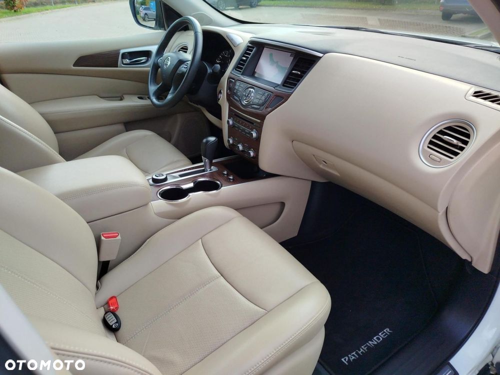 Nissan Pathfinder - 21
