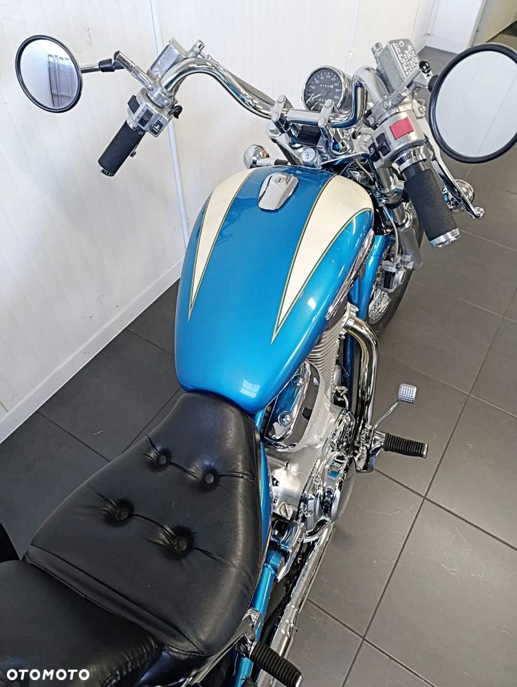 Suzuki Intruder - 16
