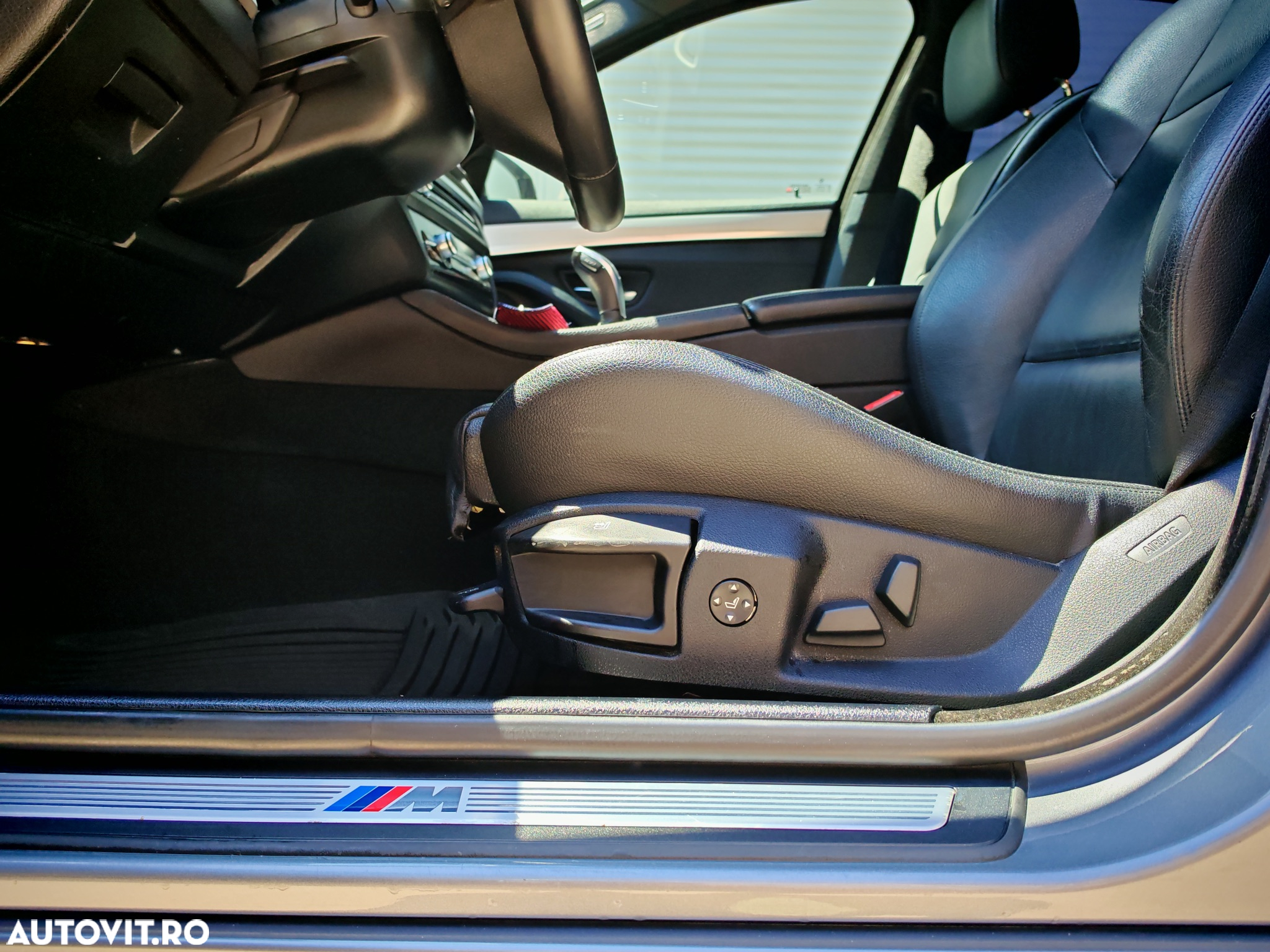 BMW Seria 5 525d xDrive AT - 28