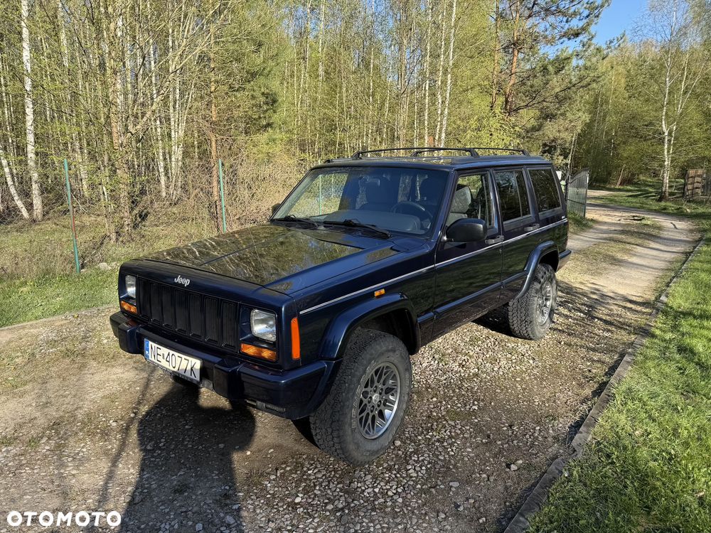 Jeep Cherokee - 1