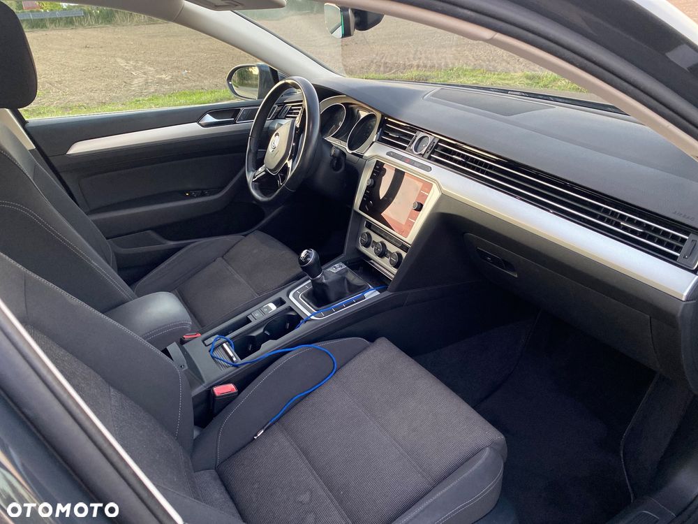 Volkswagen Passat - 14