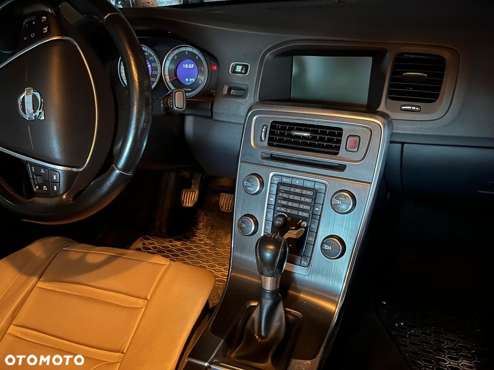 Volvo S60 D2 R-Design - 12