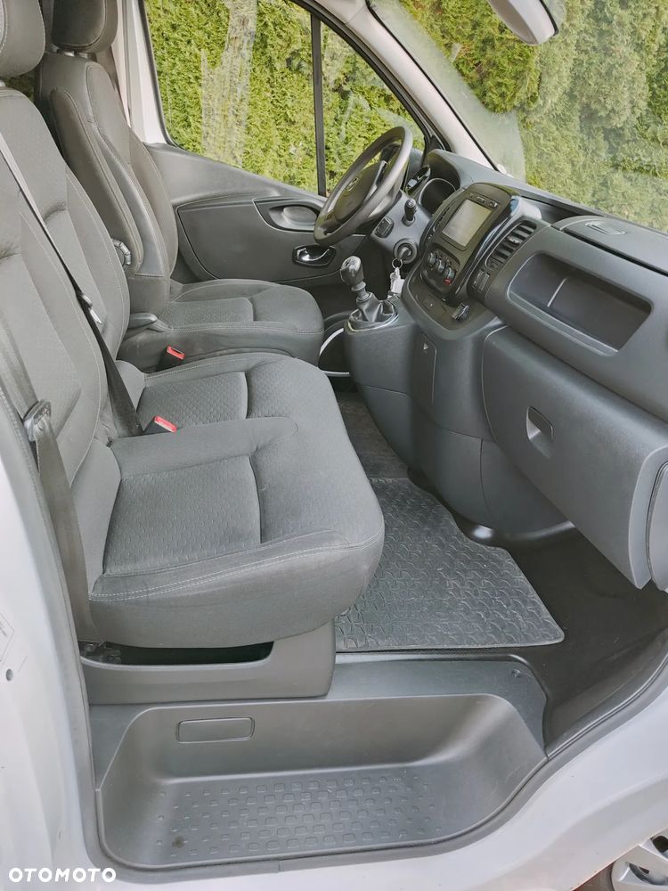 Opel Vivaro L2H1 brygadówka 6 osób - 17
