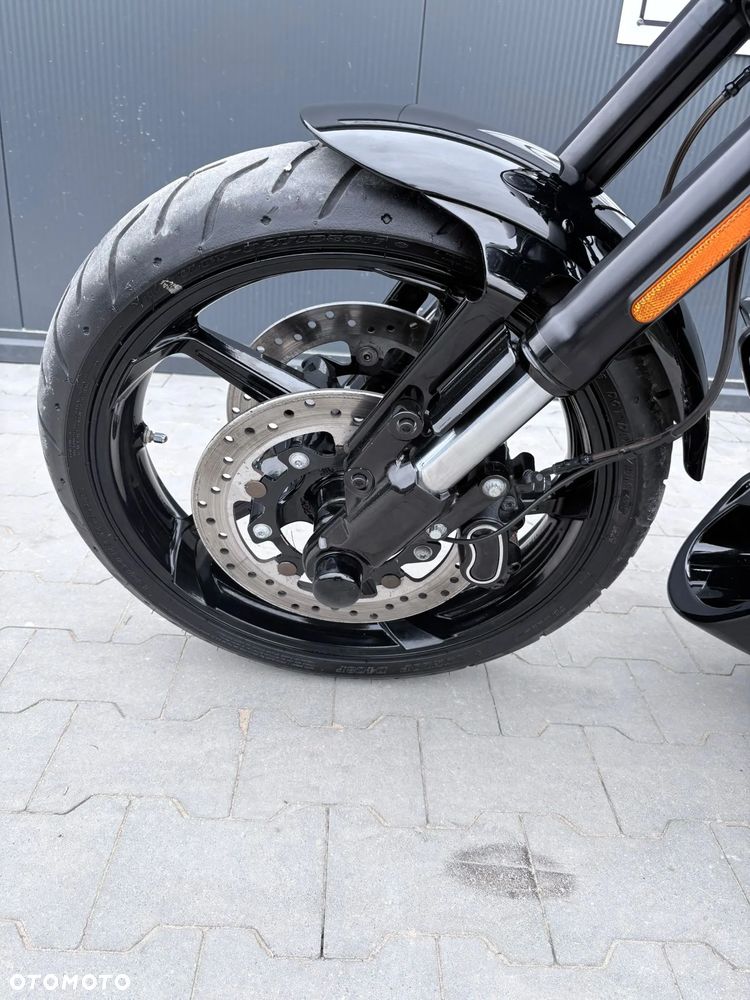 Harley-Davidson Softail Breakout - 14