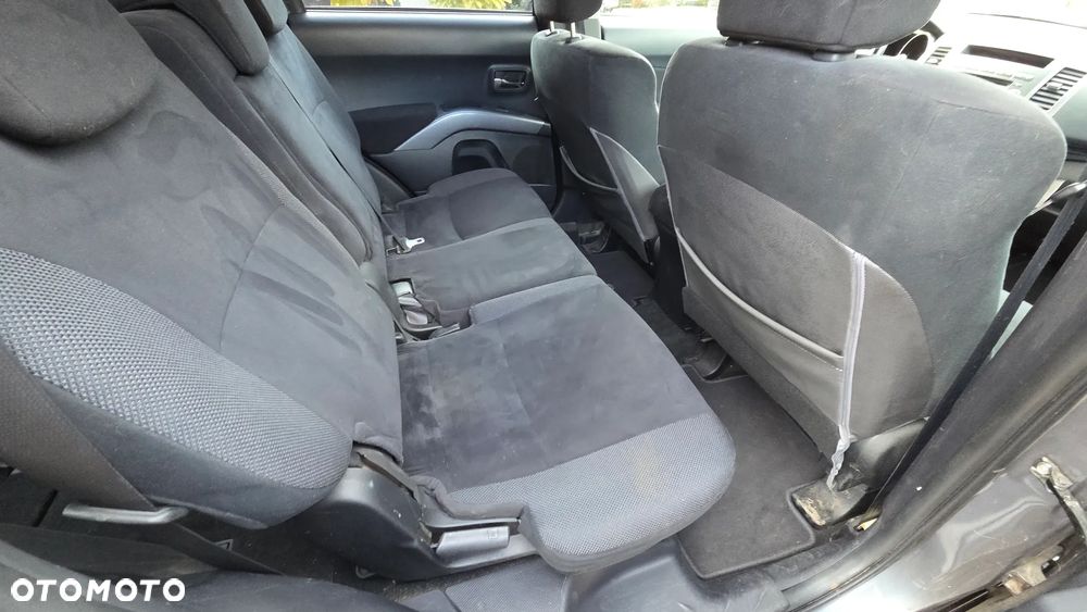 Mitsubishi Outlander 2.0 DI-D 4WD Intense - 18
