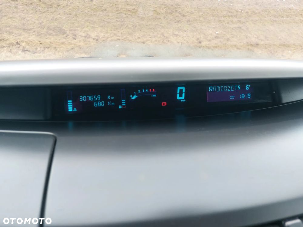 Renault Espace 1.9 dCi Authentique - 6