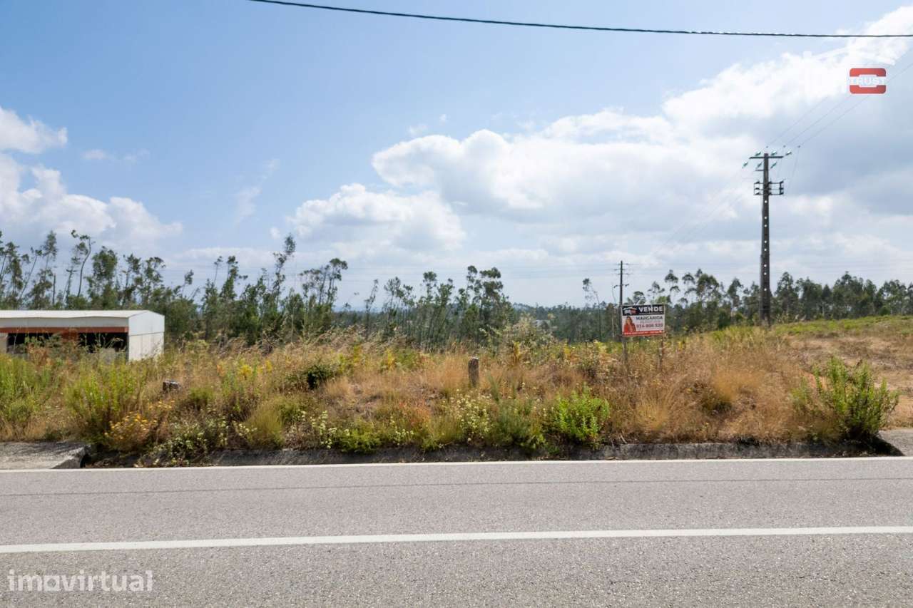 TERRENO COM 1670 m² E UMA ÁREA CONSTRUTIVEL DE 670 m² EM OURÉM - Grande imagem: 2/16