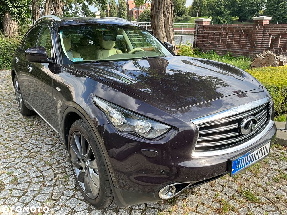Infiniti QX70 - 11