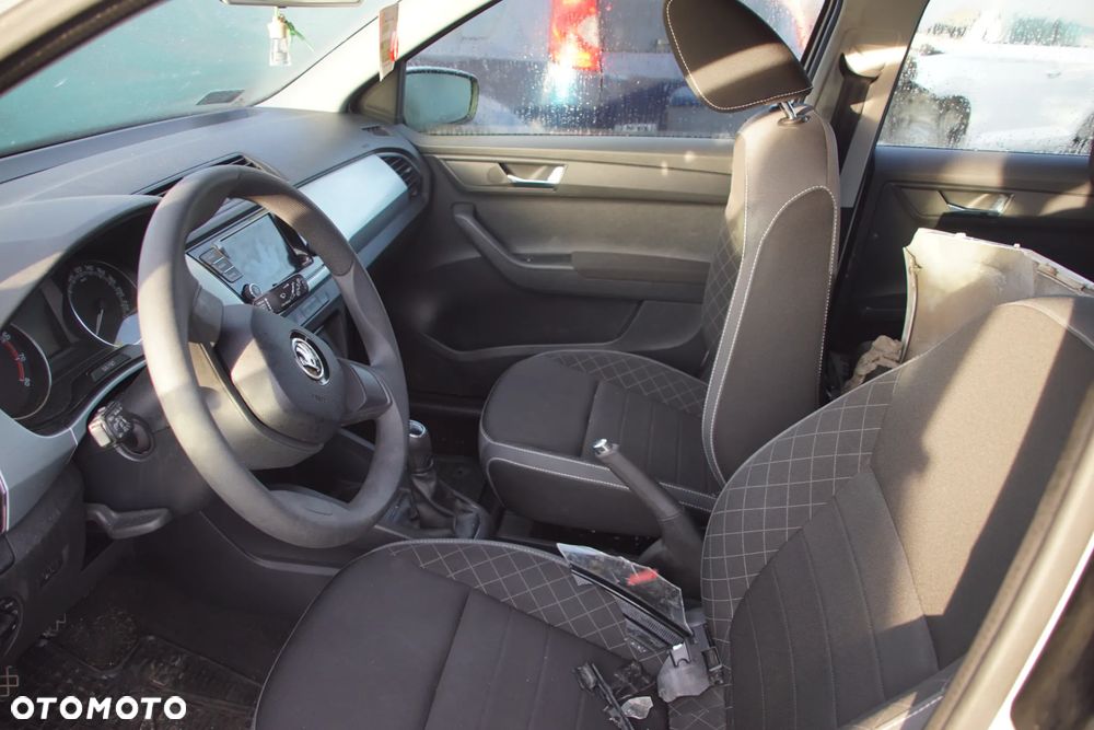 Auto na części - Skoda Fabia III Lift 1.0 TSI 95 KM DKLD QTS LS9R 2021R Silnik Skrzynia Drzwi Klapa Zderzak Błotnik Lampa Lusterko Szyba Deska Kokpit Sterownik Moduł Czujnik Licznik Wyświetlacz Kierownica Panel - 10